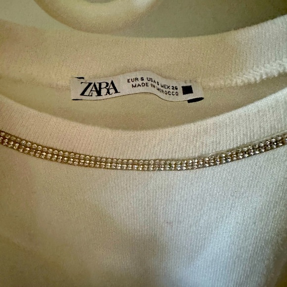 Zara long sleeve crop top! With cute silver lining on the top - Picture 2 of 4